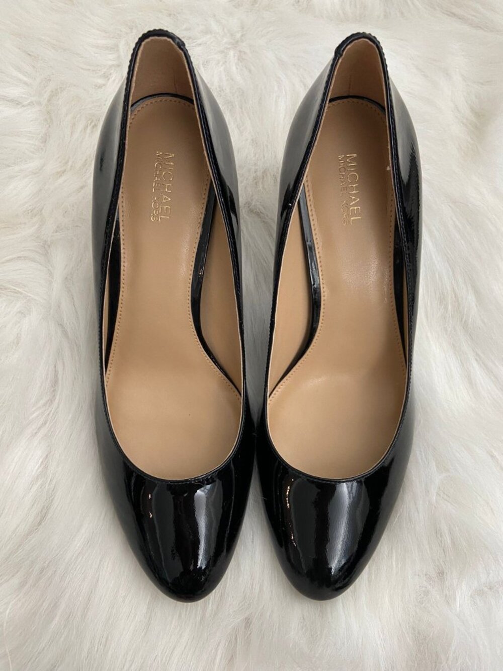 Michael Kors Black Patent Leather Almond Toe Pumps 4" Heels Size 9 New
